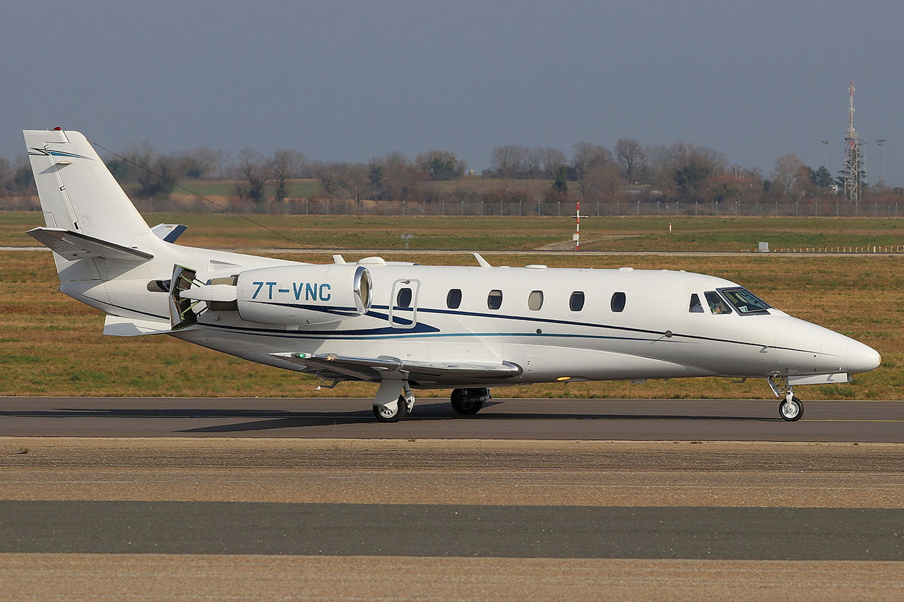 ./assets/img/aircraft/7T-451-C560-1.jpg