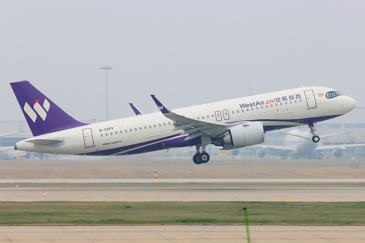 ./assets/img/aircraft/B-CHB-A320-3.jpg