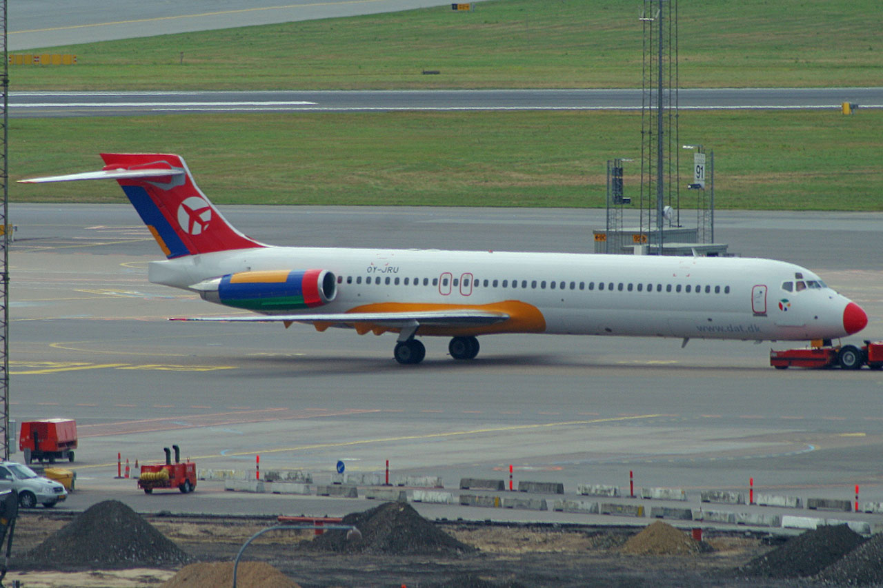 ./assets/img/aircraft/OY-DTR-MD87-1.jpg