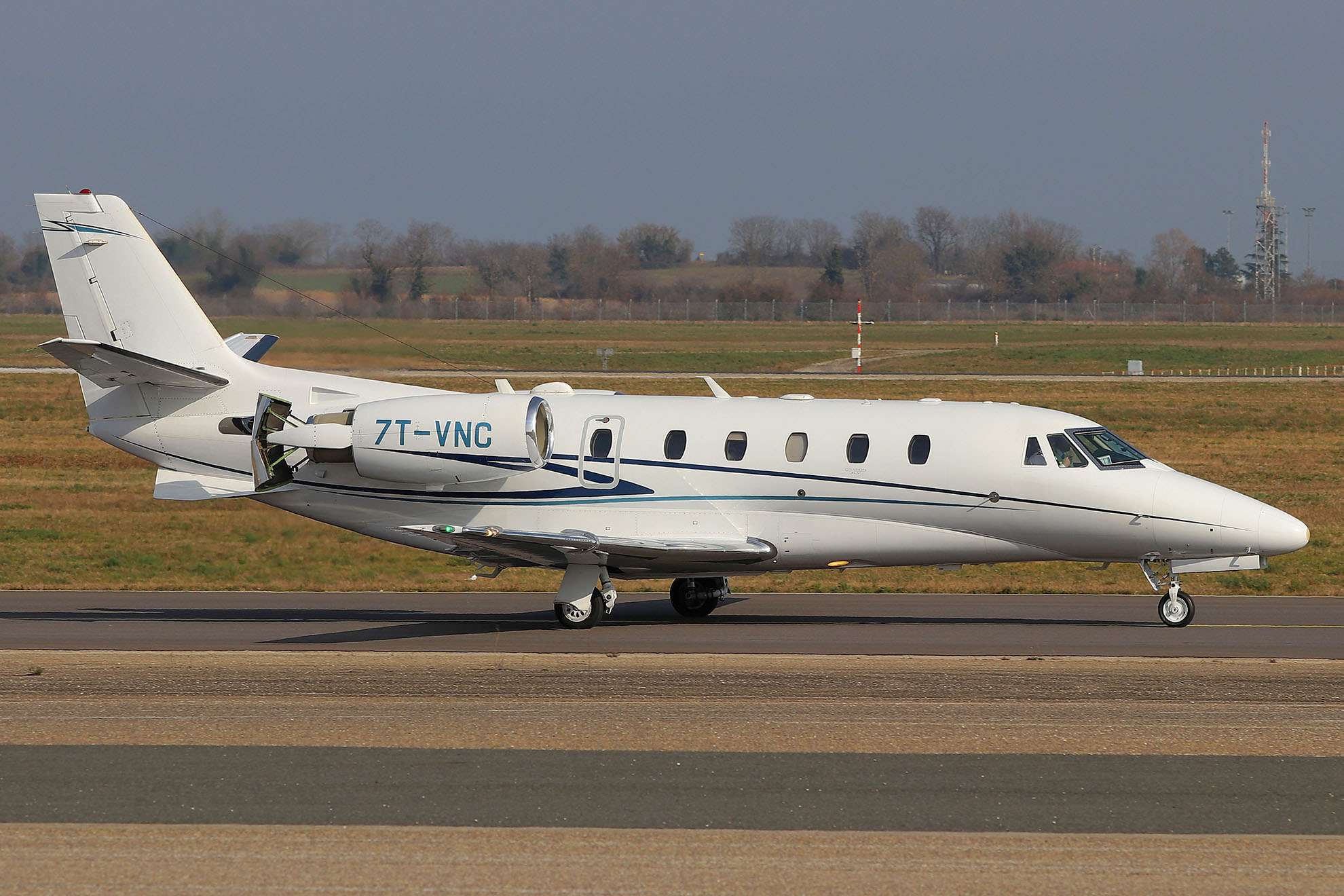 ./assets/img/aircraft/7T-451-C560-1.jpg