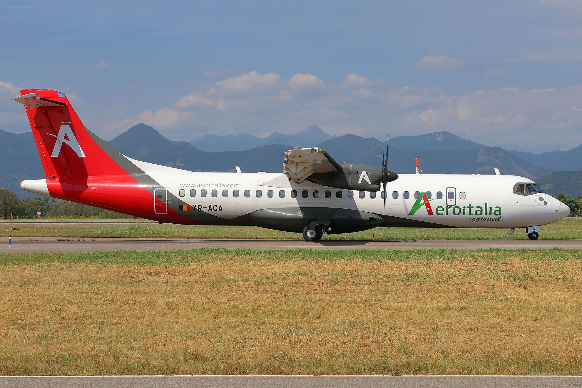 ./assets/img/aircraft/I-AEZ-ATR72-2.jpg