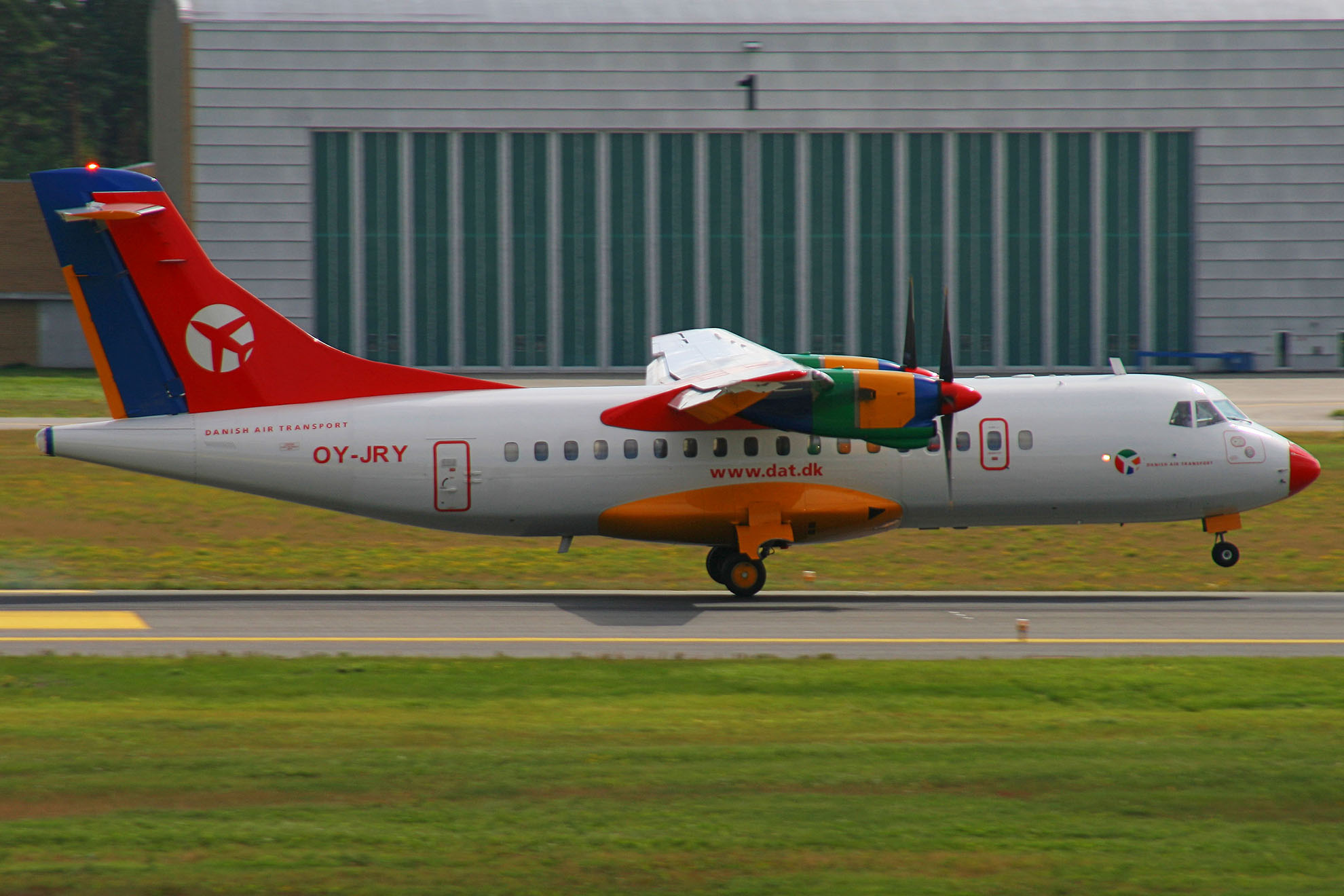 ./assets/img/aircraft/OY-DTR-ATR42-1.jpg