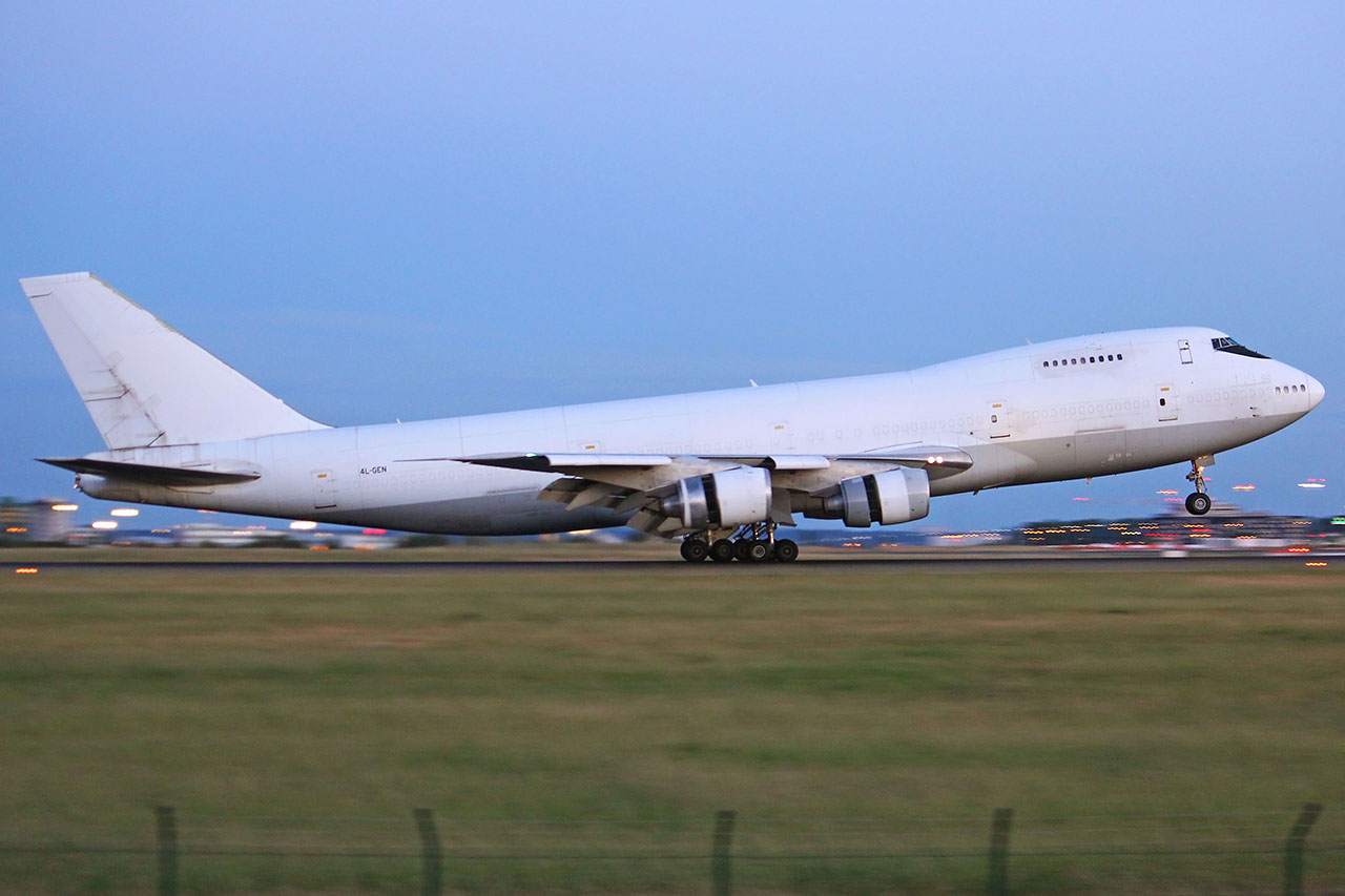 ./assets/img/aircraft/4L-GEL-B742-1.jpg