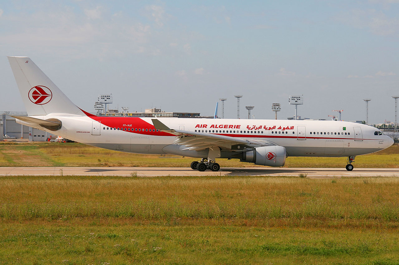 ./assets/img/aircraft/7T-DAH-A332-1.jpg