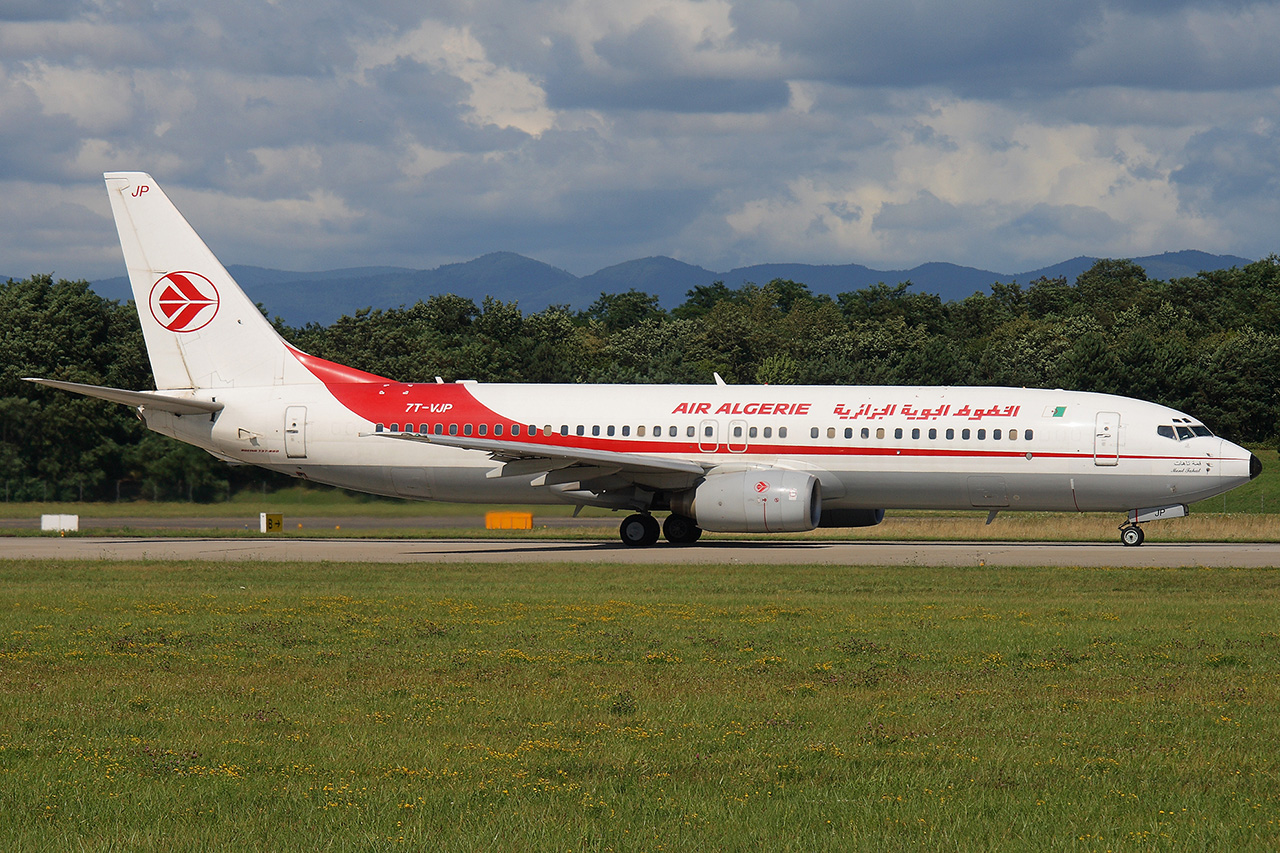 ./assets/img/aircraft/7T-DAH-B738-1.jpg