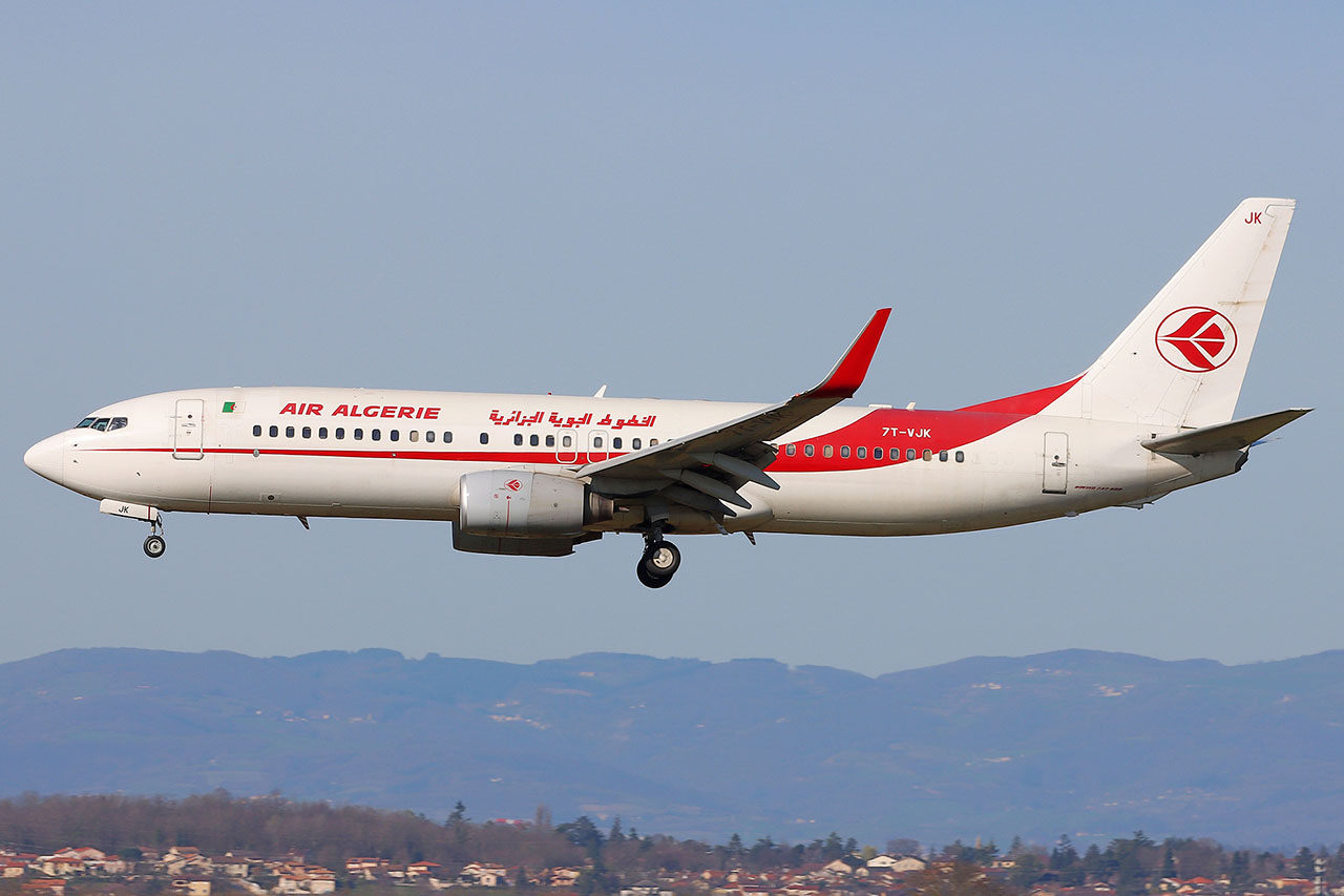./assets/img/aircraft/7T-DAH-B738-4.jpg