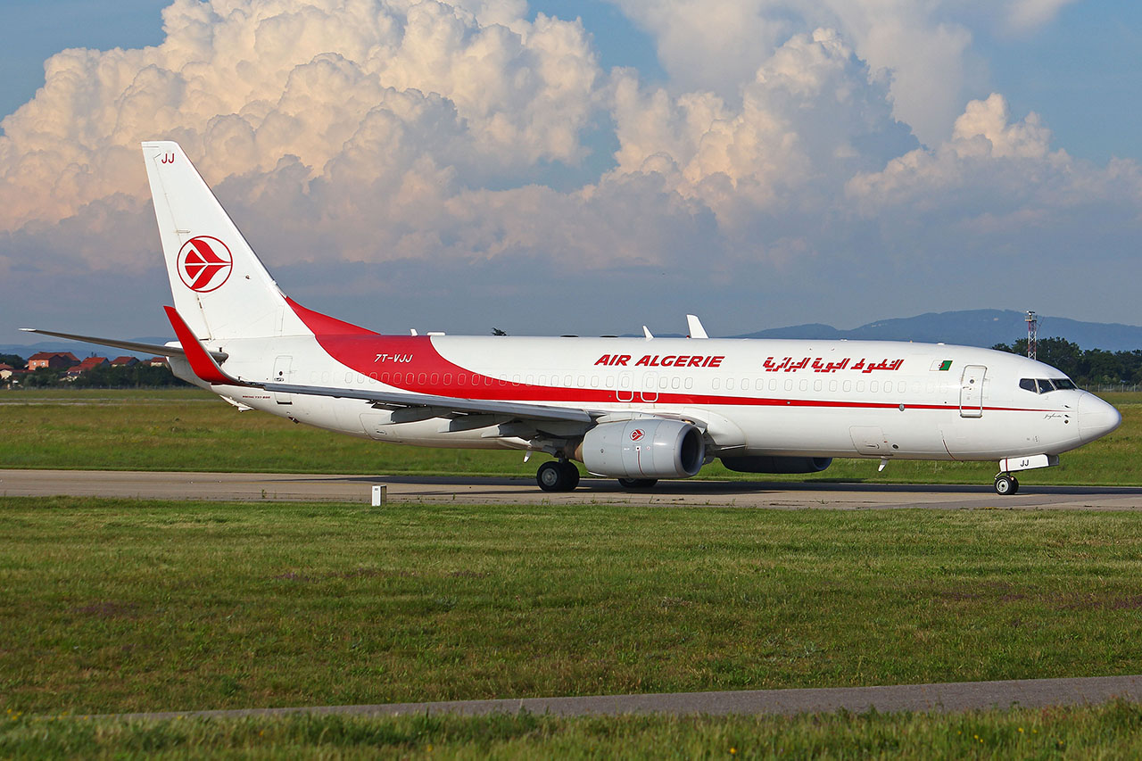 ./assets/img/aircraft/7T-DAH-B738-6.jpg