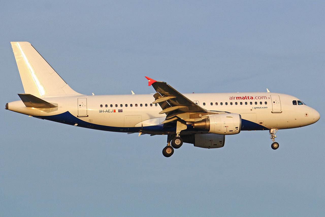 ./assets/img/aircraft/9H-AMC-A319-2.jpg