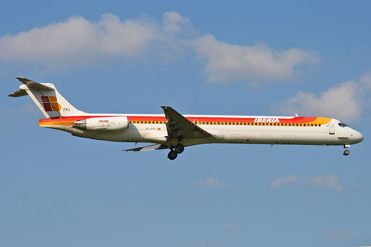 ./assets/img/aircraft/EC-IBE-MD88-1.jpg