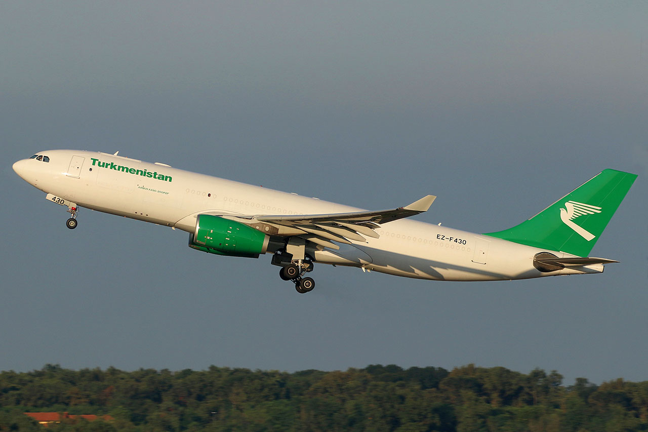 ./assets/img/aircraft/EZ-TUA-A332-1.jpg