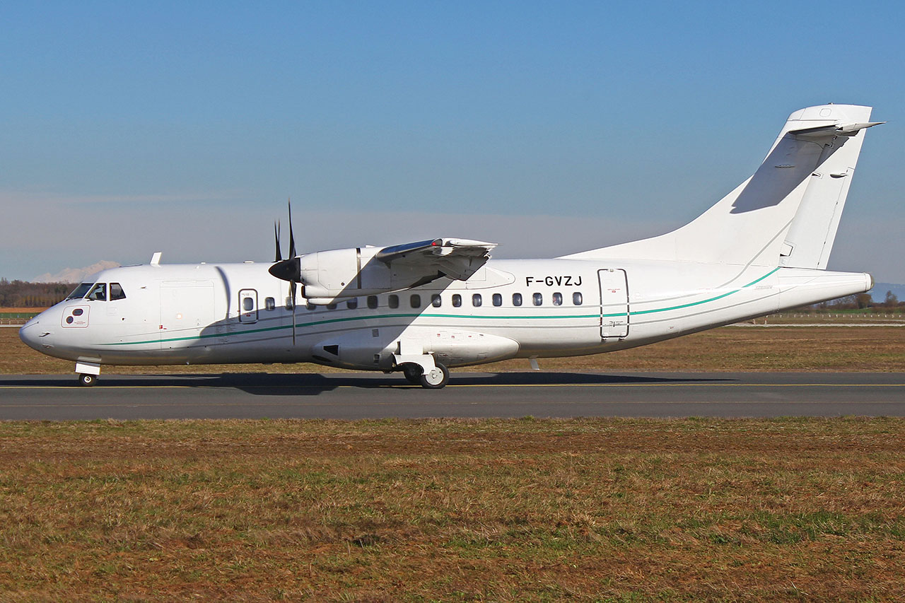 ./assets/img/aircraft/F-AEH-ATR42-1.jpg