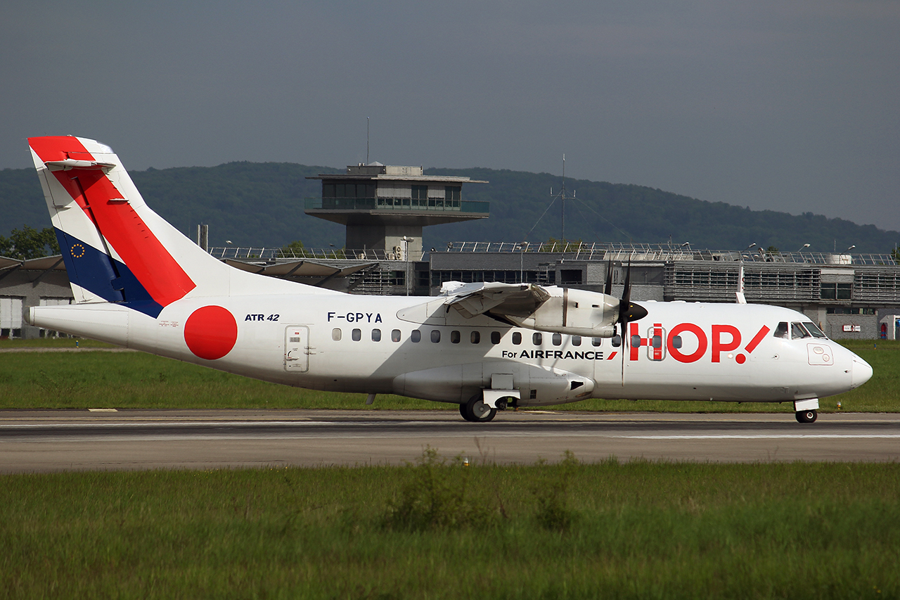 ./assets/img/aircraft/F-HOP-ATR42-1.jpg