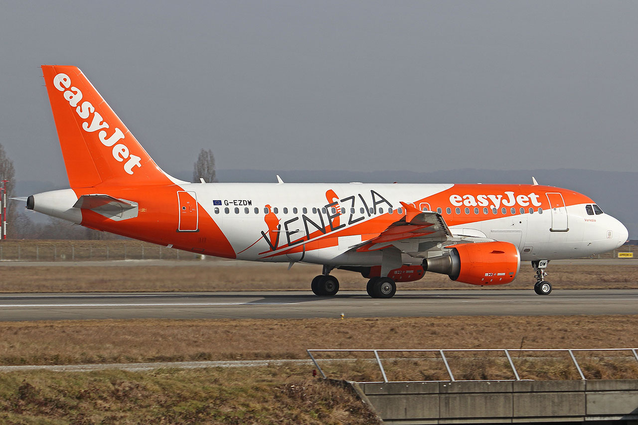 ./assets/img/aircraft/G-EZY-A319-13.jpg