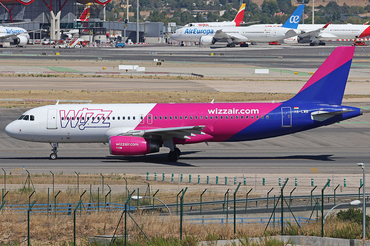 ./assets/img/aircraft/HA-WZZ-A320-3.jpg