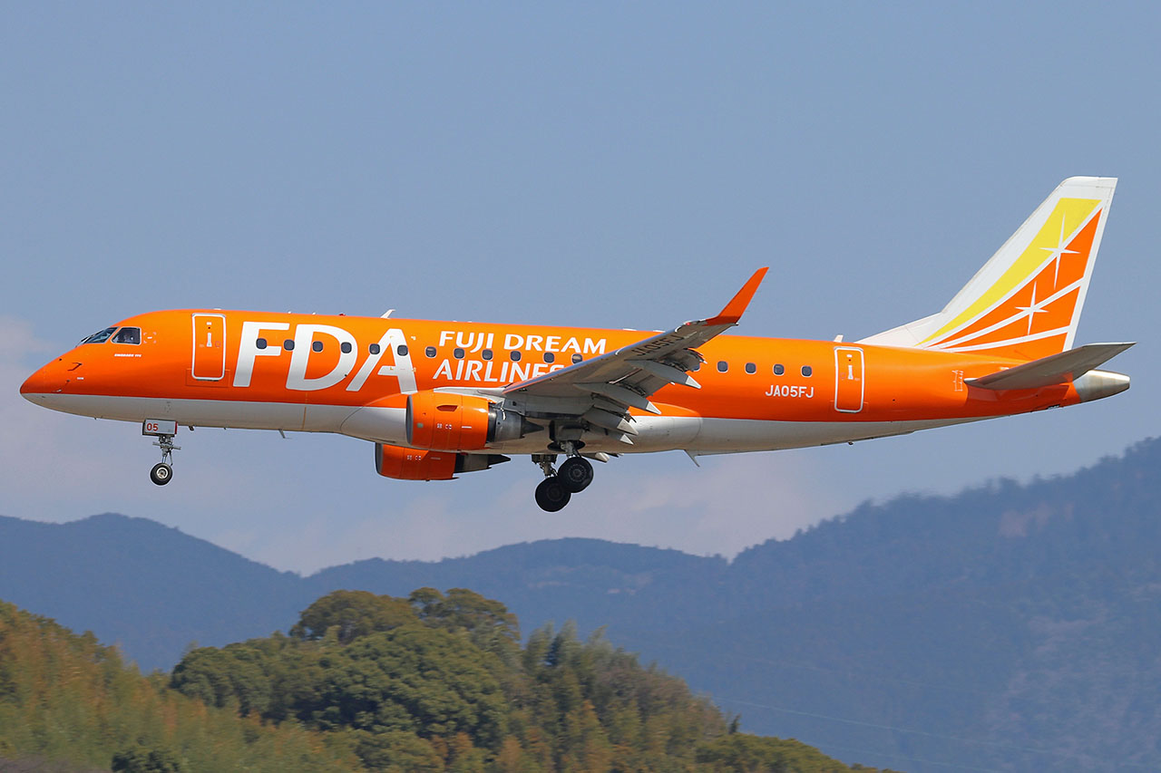 ./assets/img/aircraft/JA-FDA-E175-4.jpg