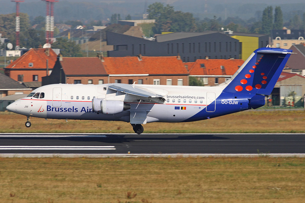 ./assets/img/aircraft/OO-BEL-RJ85-1.jpg