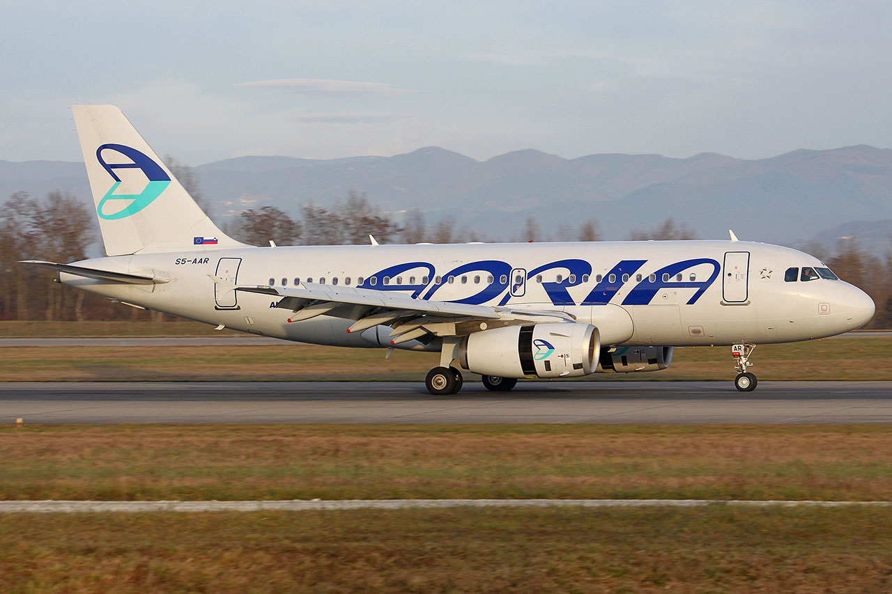 ./assets/img/aircraft/S5-ADR-A319-1.jpg