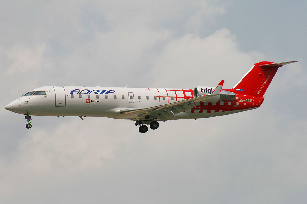 ./assets/img/aircraft/S5-ADR-CRJ2-3.jpg