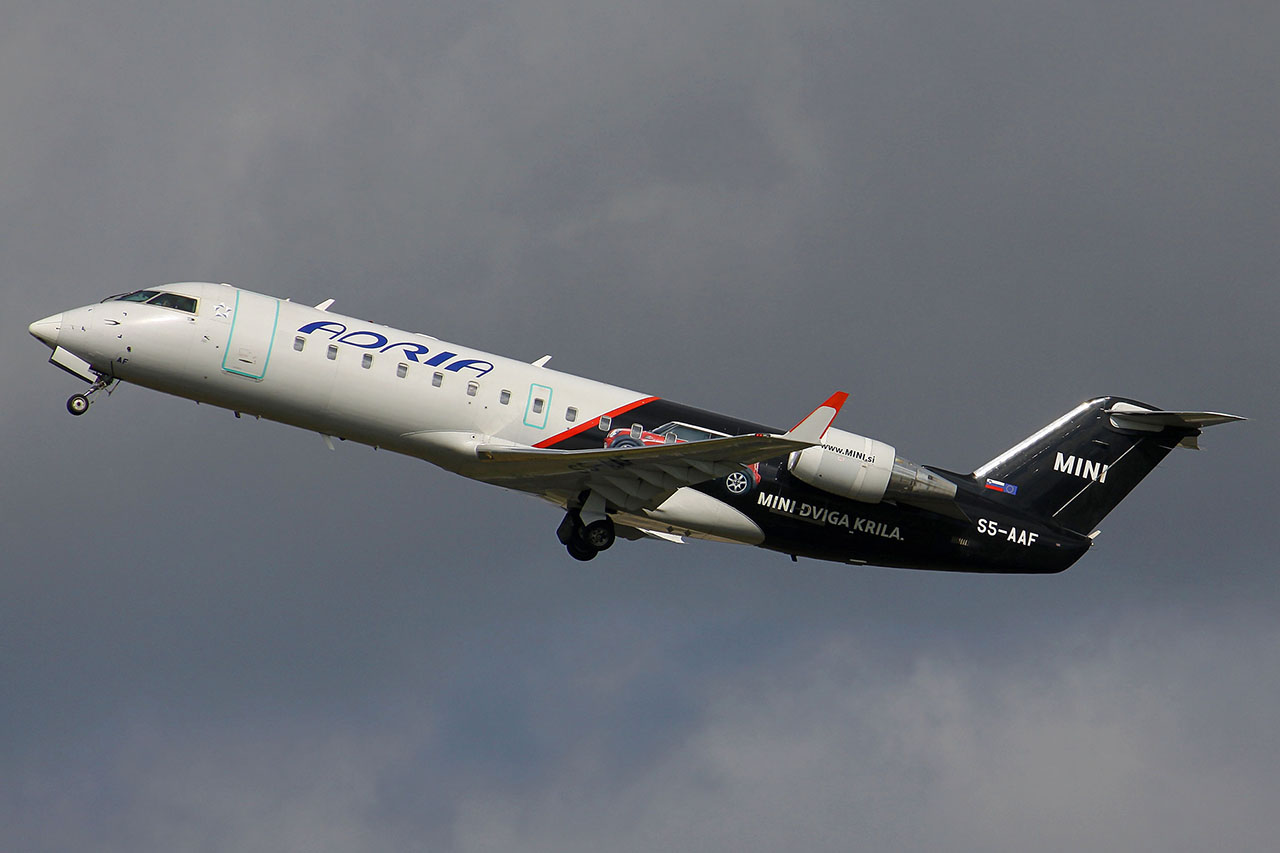 ./assets/img/aircraft/S5-ADR-CRJ2-5.jpg