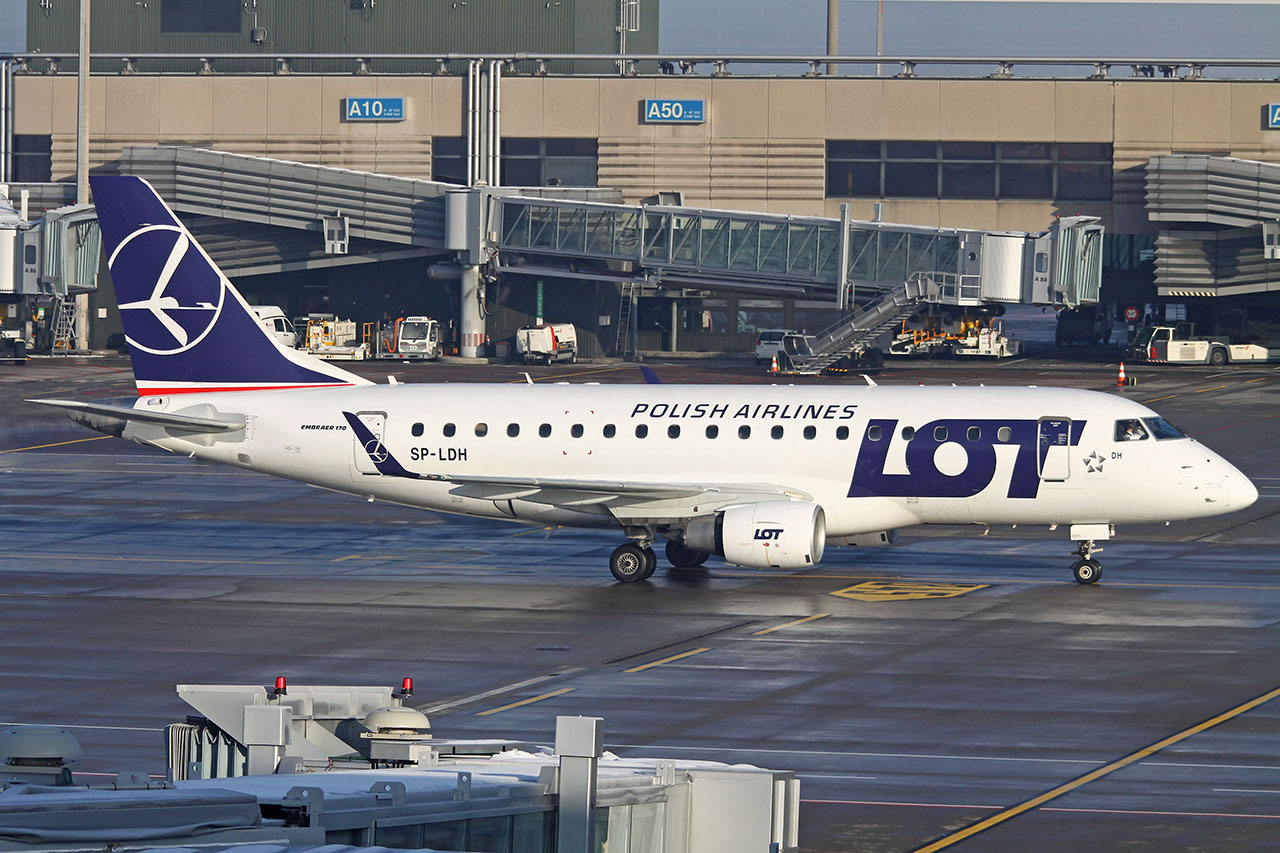 ./assets/img/aircraft/SP-LOT-E170-2.jpg