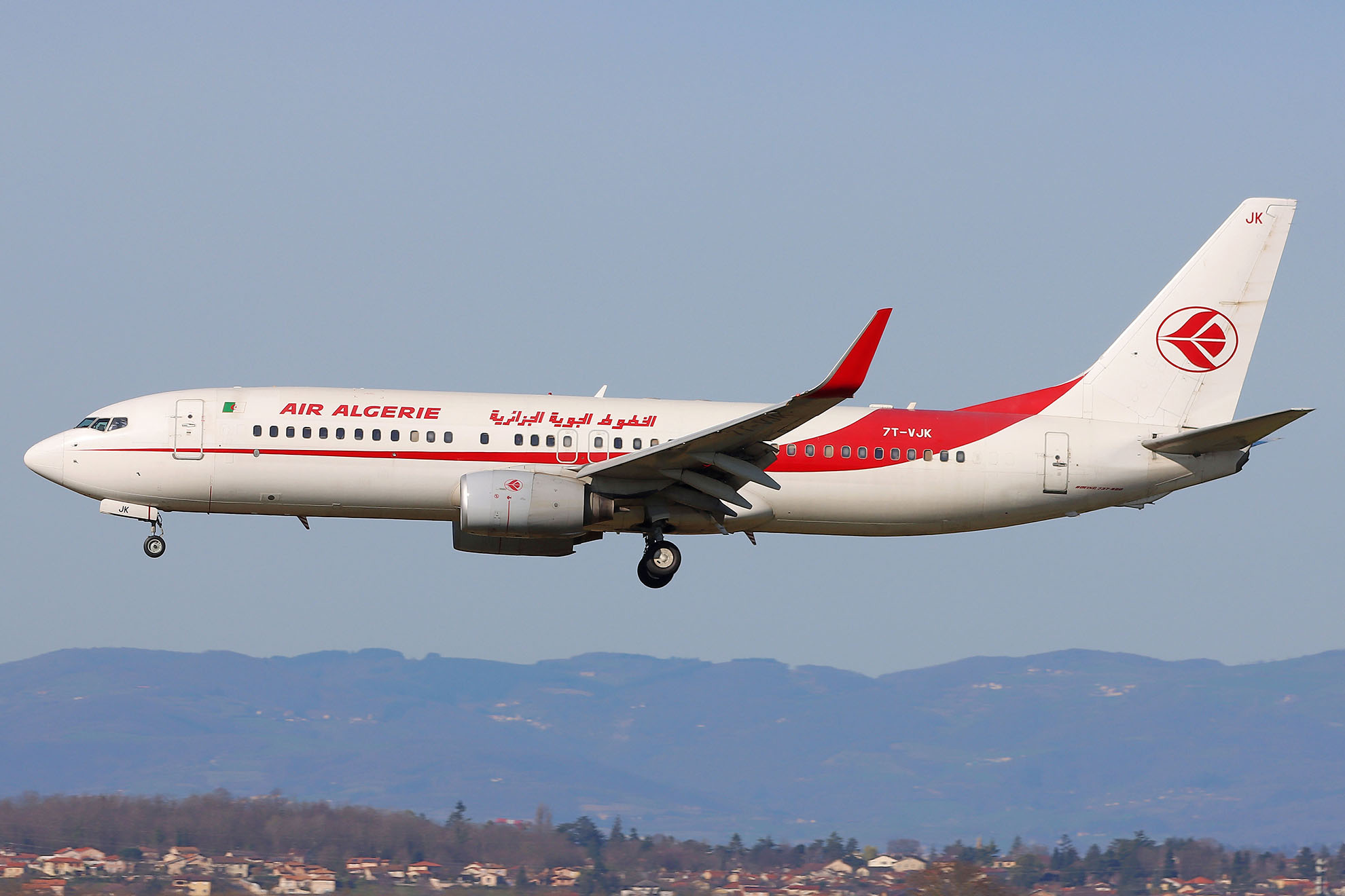 ./assets/img/aircraft/7T-DAH-B738-4.jpg