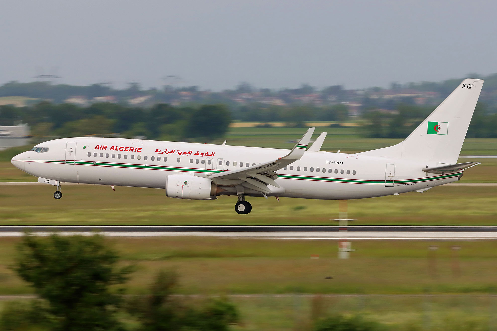 ./assets/img/aircraft/7T-DAH-B738-7.jpg