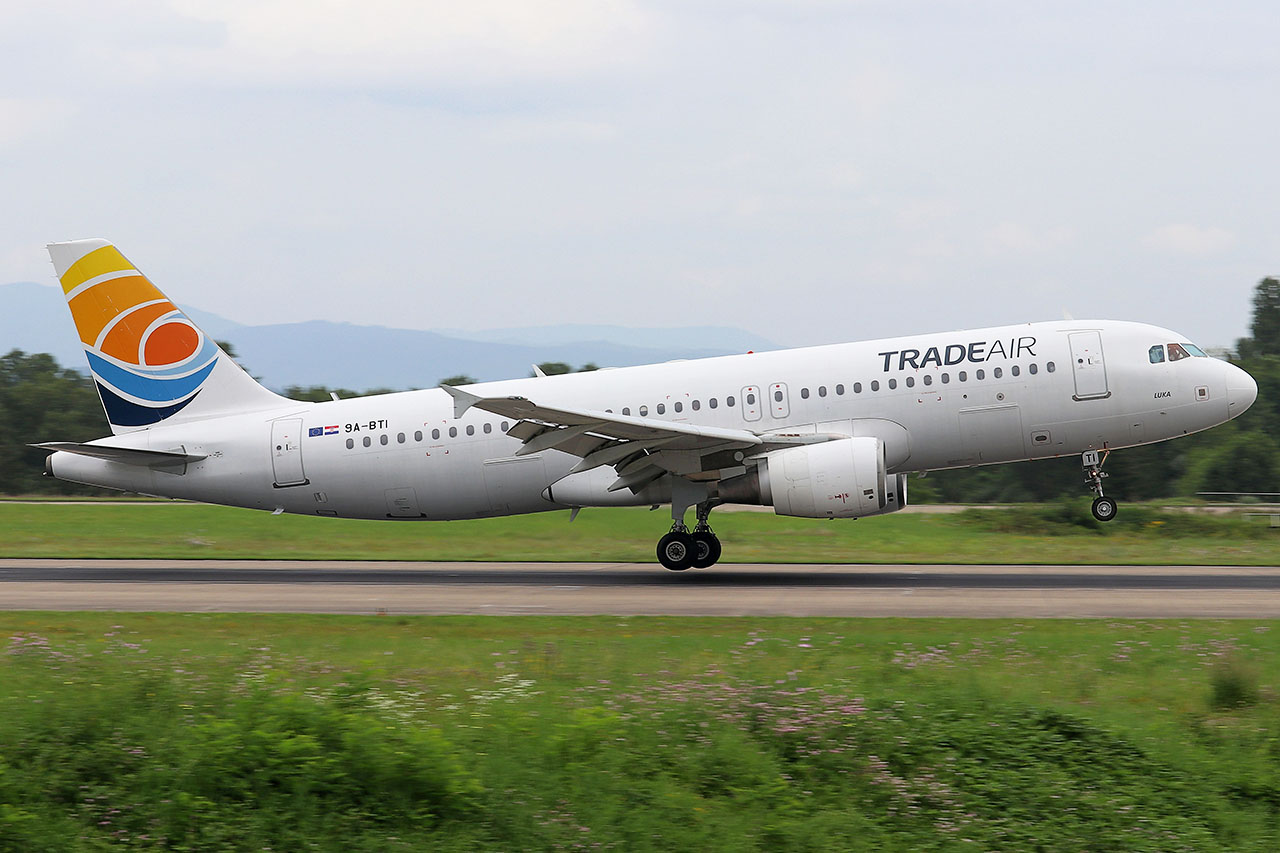 ./assets/img/aircraft/9A-TDR-A320-2.jpg