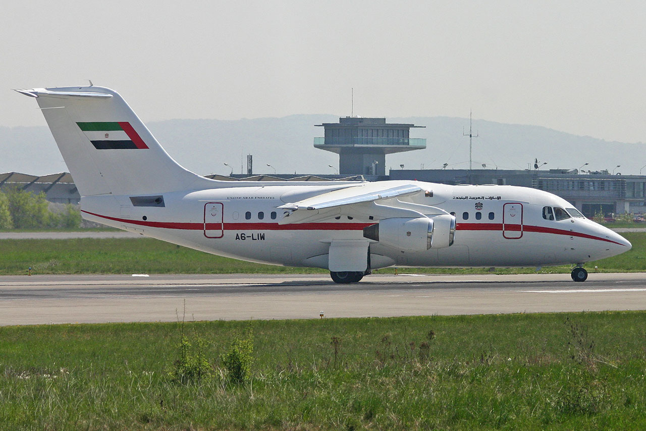 ./assets/img/aircraft/A6-450-RJ70-1.jpg