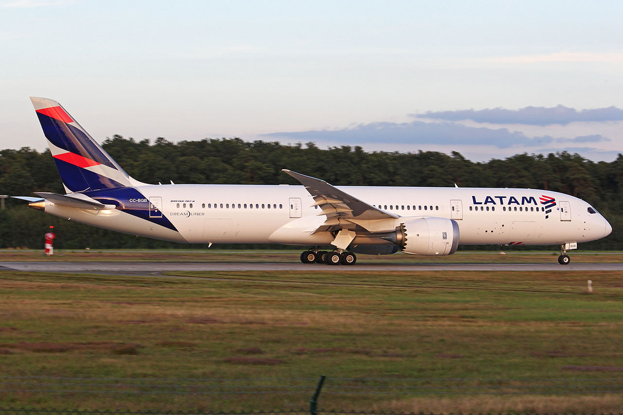 ./assets/img/aircraft/CC-LAN-B789-2.jpg