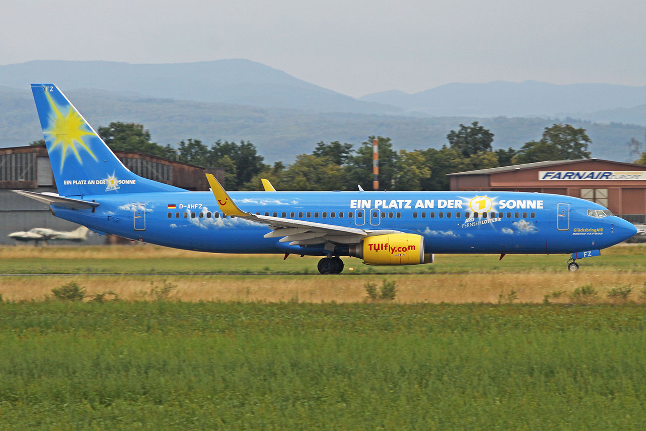 ./assets/img/aircraft/D-TUI-B738-16.jpg