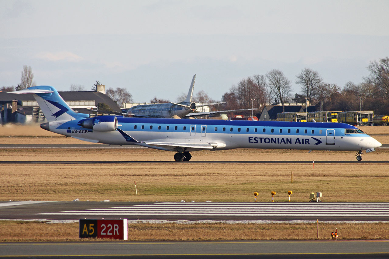 ./assets/img/aircraft/ES-ELL-CRJ9-1.jpg