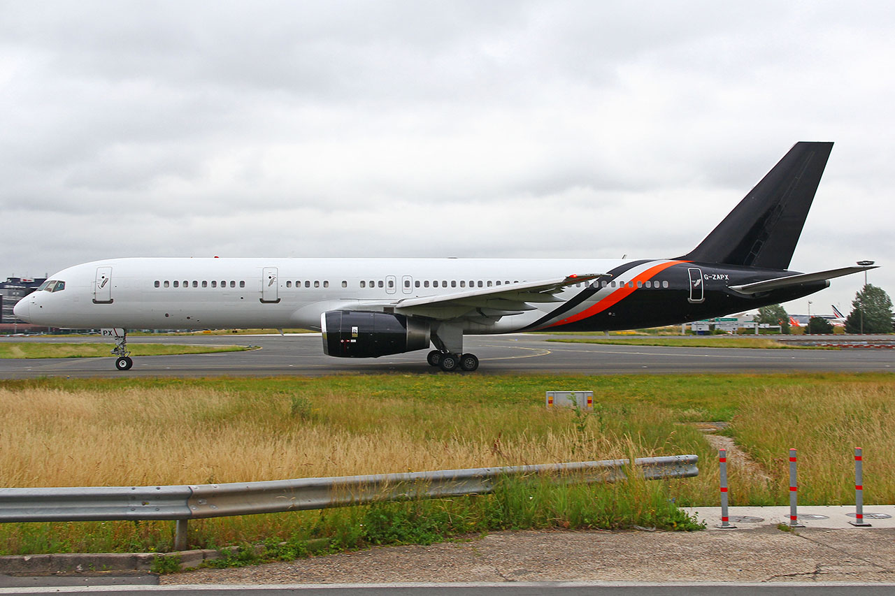 ./assets/img/aircraft/G-AWC-B752-1.jpg