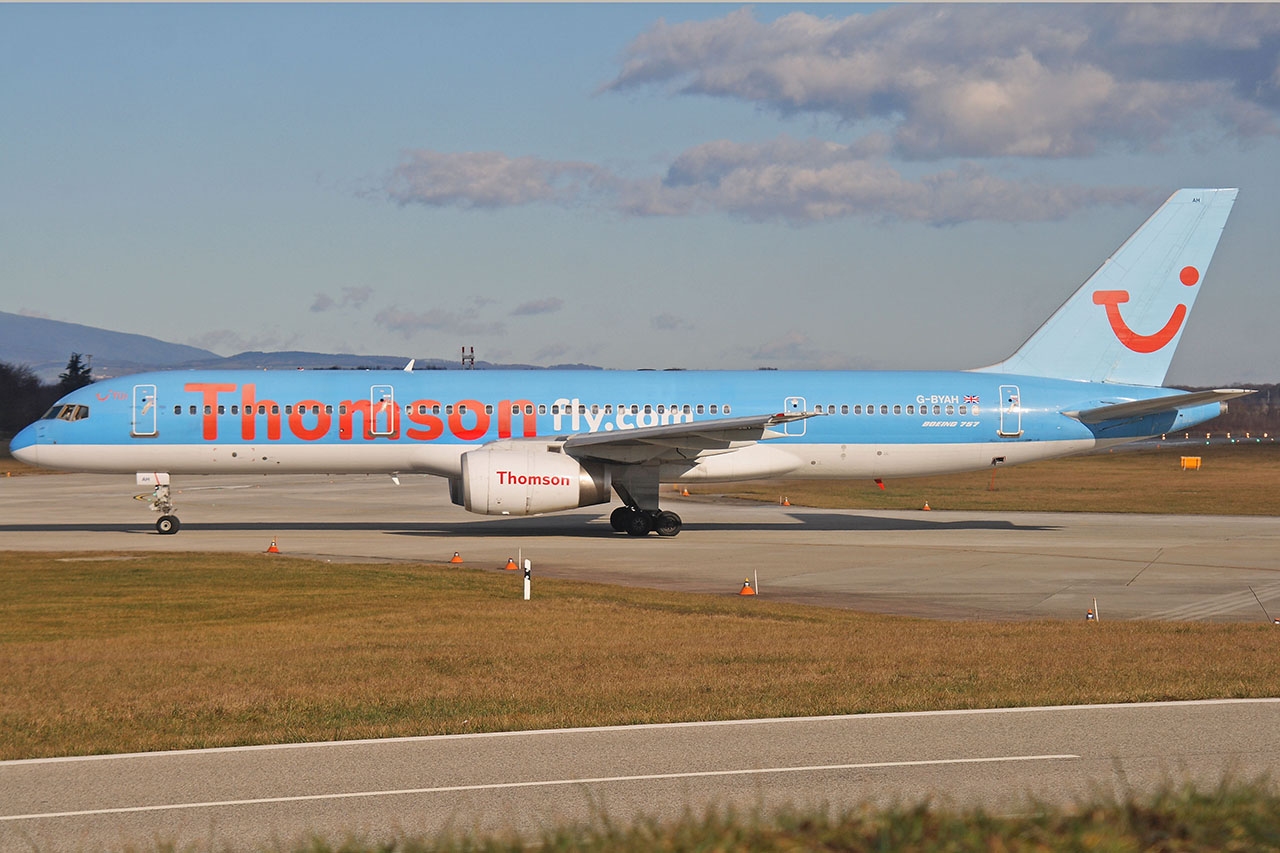 ./assets/img/aircraft/G-TOM-B752-1.jpg