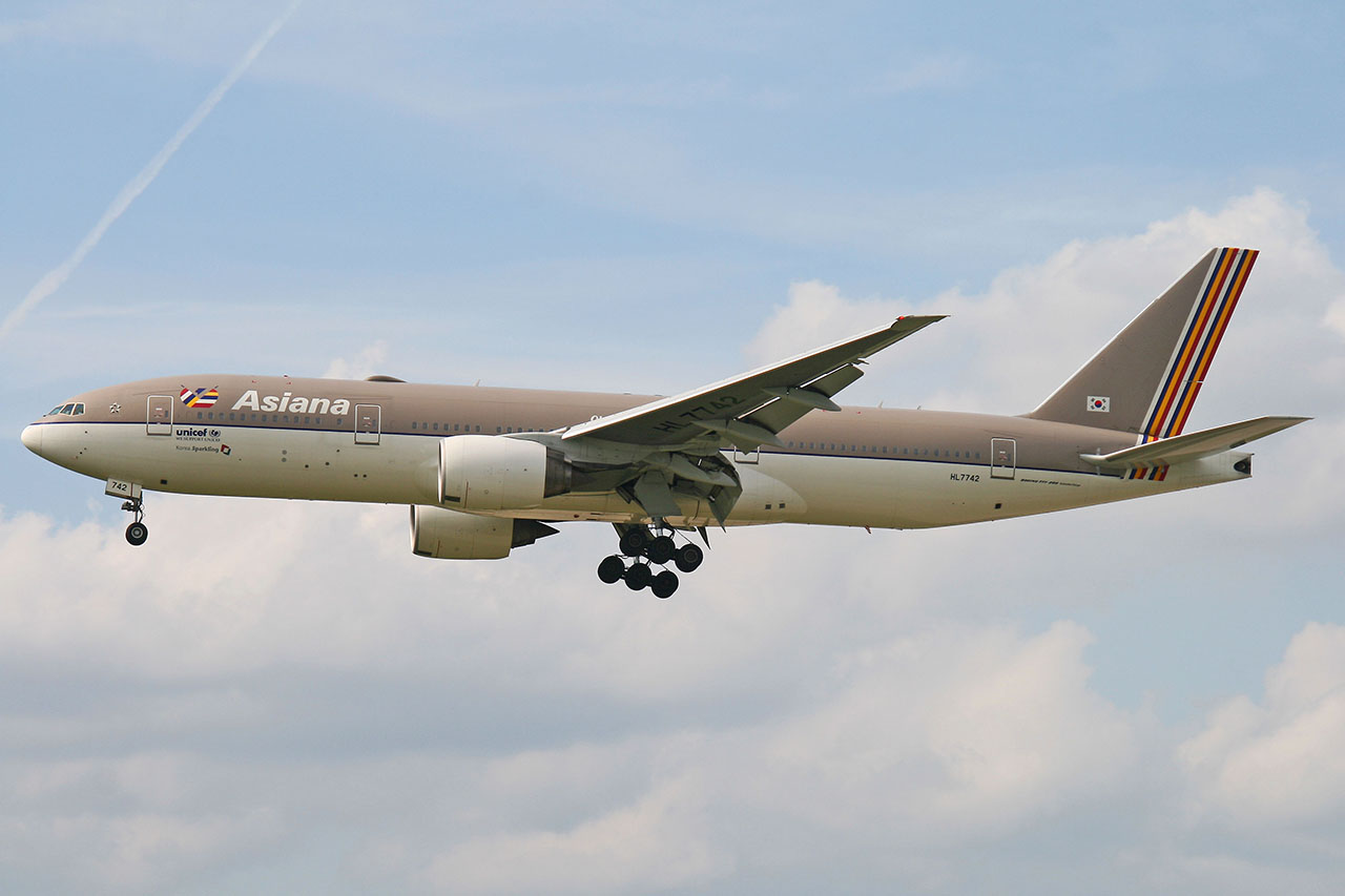 ./assets/img/aircraft/HL-AAR-B772-1.jpg