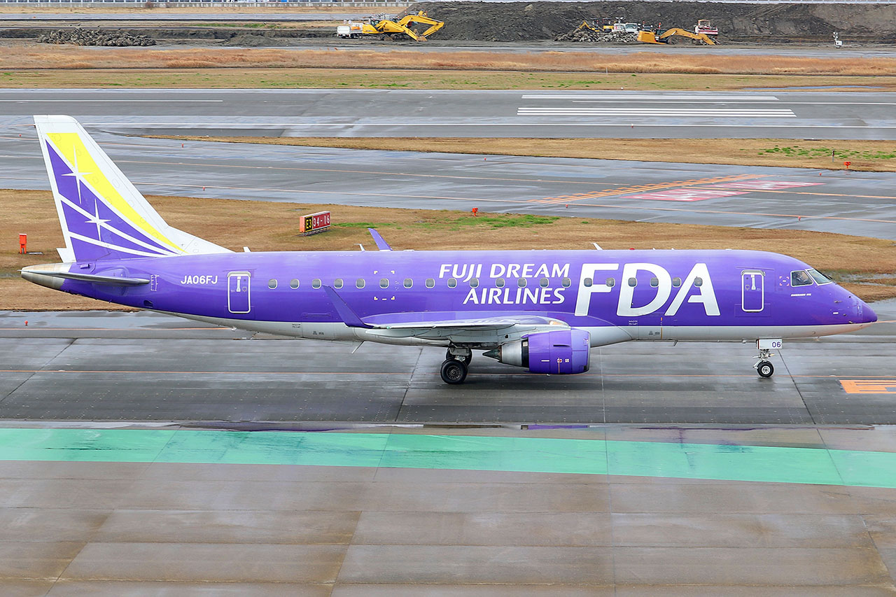 ./assets/img/aircraft/JA-FDA-E175-2.jpg