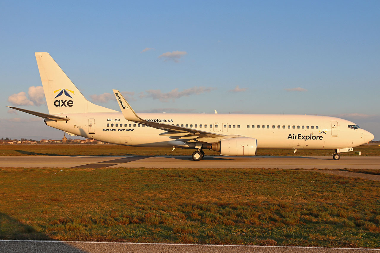 ./assets/img/aircraft/OM-AXE-B738-1.jpg