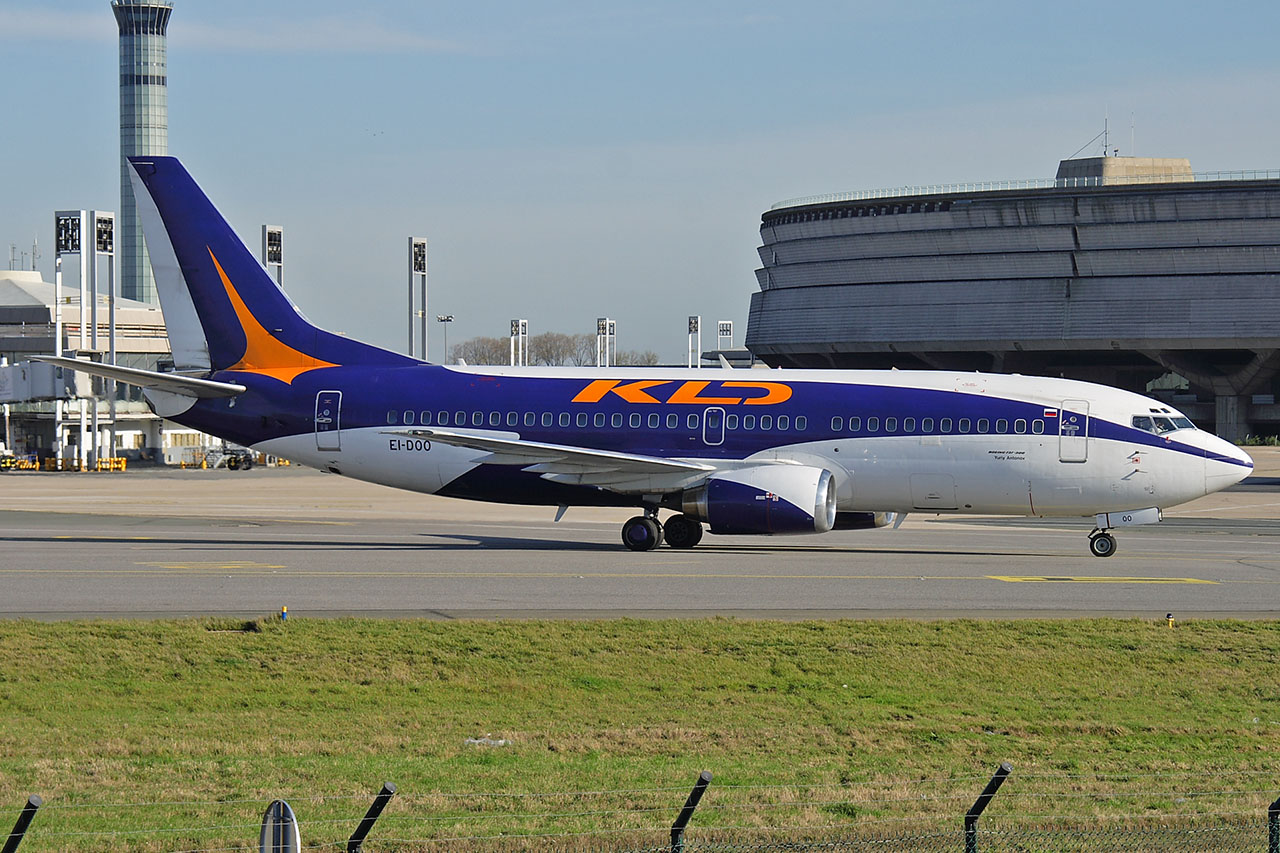 ./assets/img/aircraft/RA-KNI-B733-1.jpg