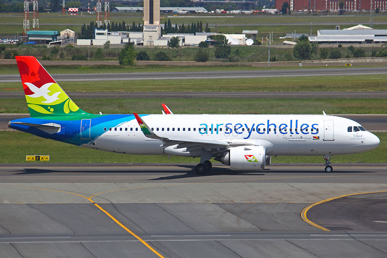 ./assets/img/aircraft/S7-SEY-A320-1.jpg