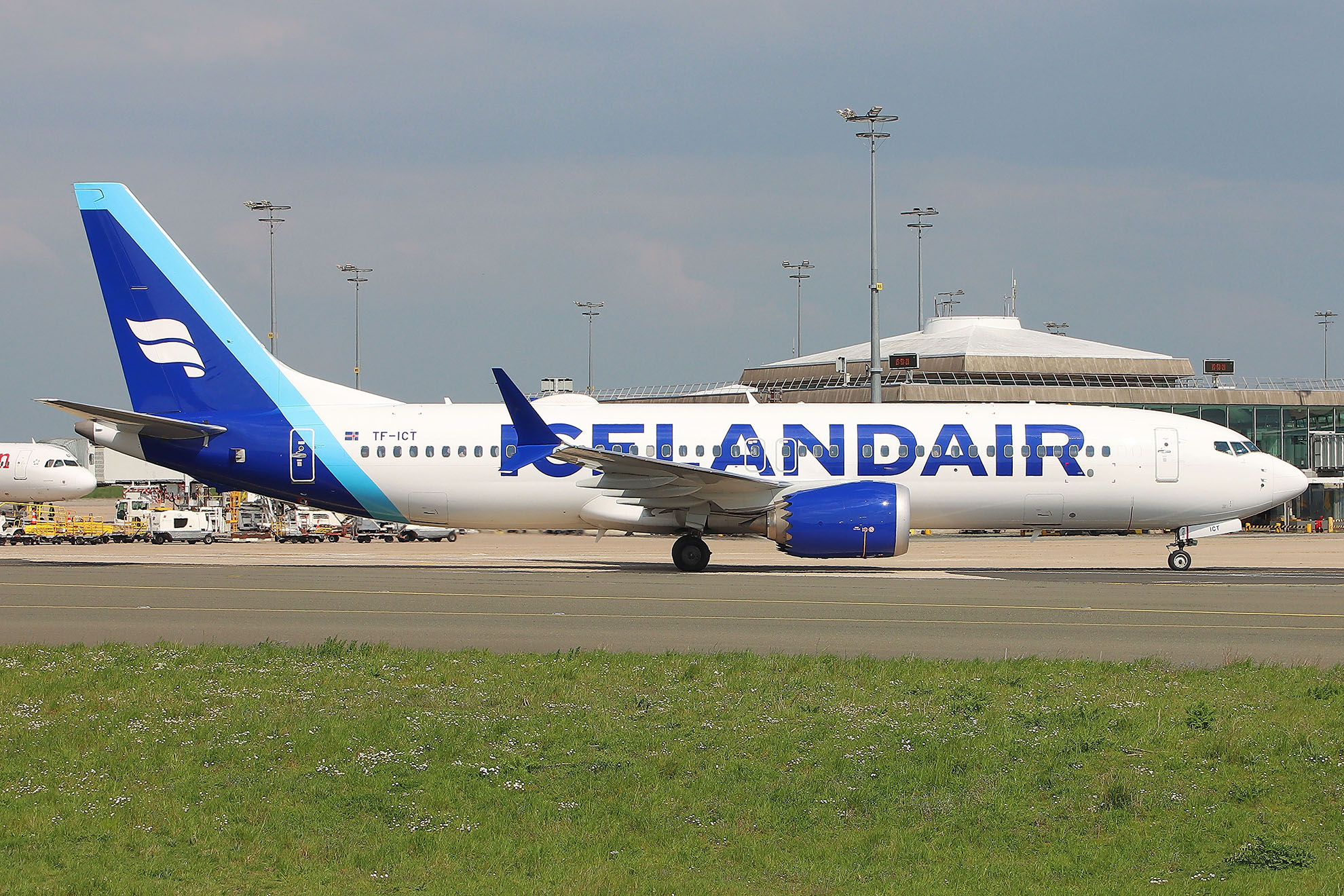 ./assets/img/aircraft/TF-ICE-B738-2.jpg