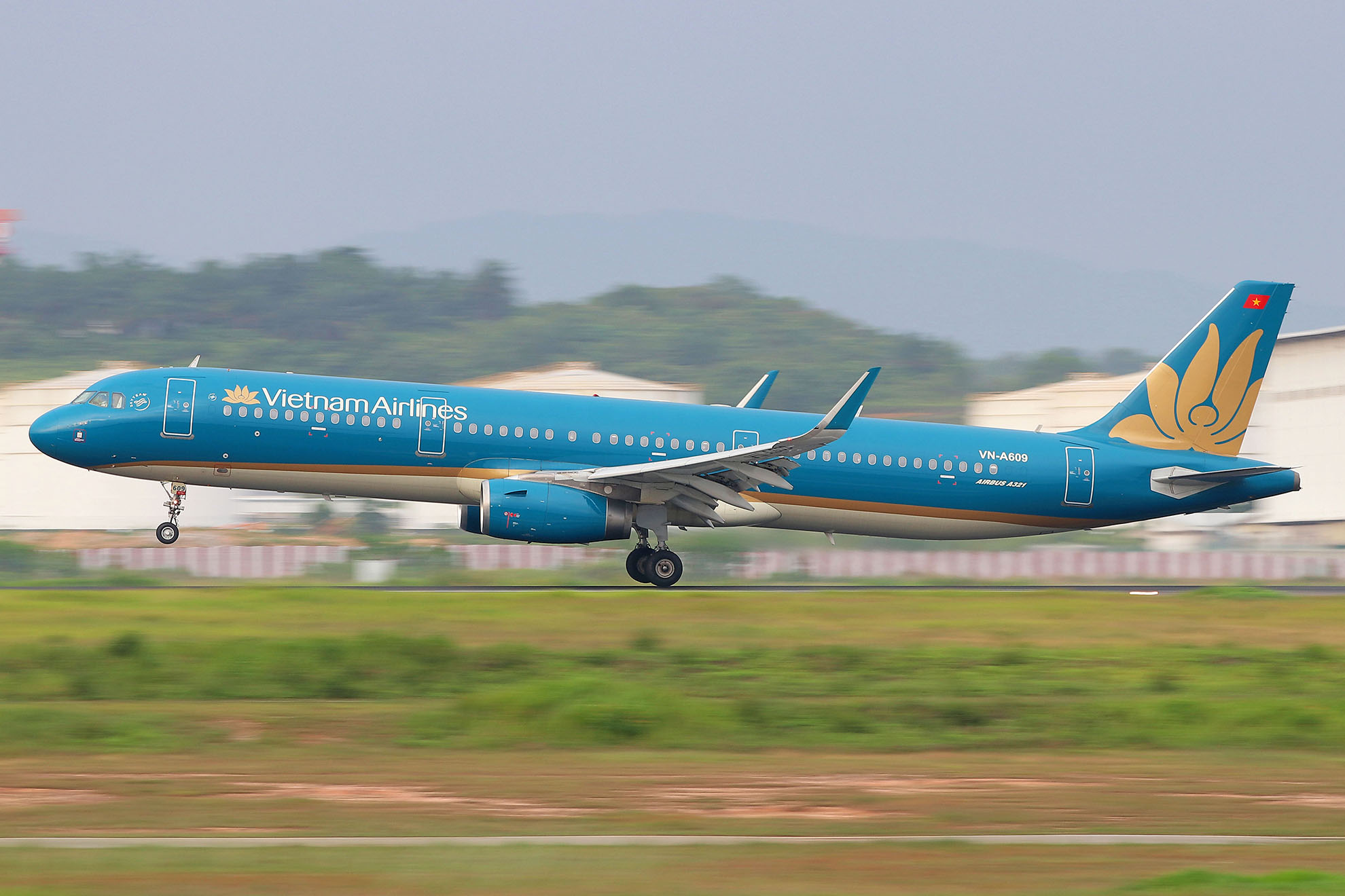 ./assets/img/aircraft/VN-HVN-A321-4.jpg