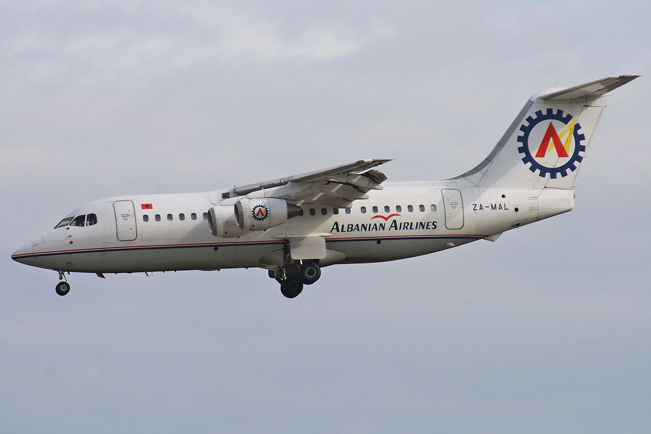 ./assets/img/aircraft/ZA-LBC-RJ85-1.jpg